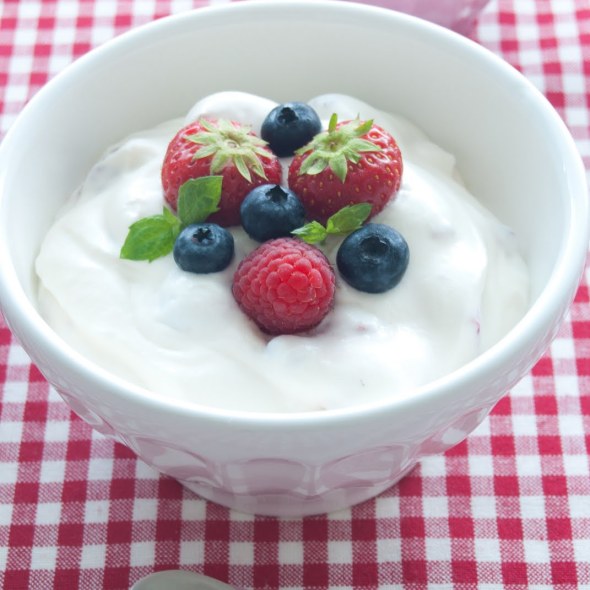 Cardamomoland recipe - Mansikka-vadelma-mustikka rahka