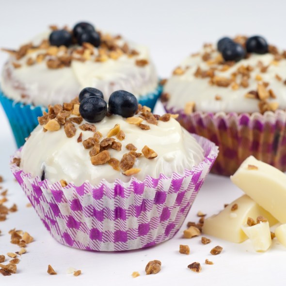 Mixed berry muffins - Cardamomoland