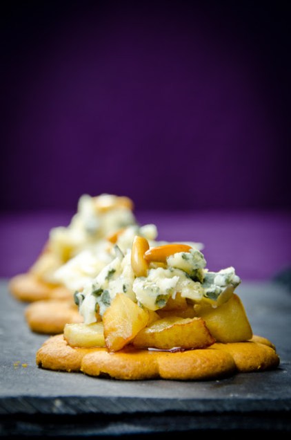 Piparit with Roquefort and apples