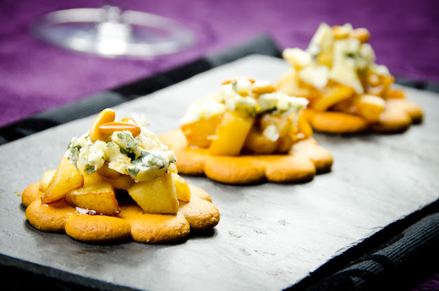 Piparit with Roquefort and apples