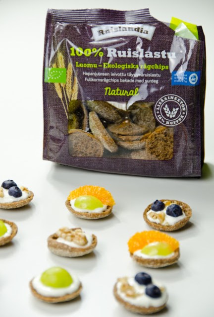 ruisnappi with goat cheese cream