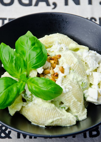 Conchiglie with yogurt and peas