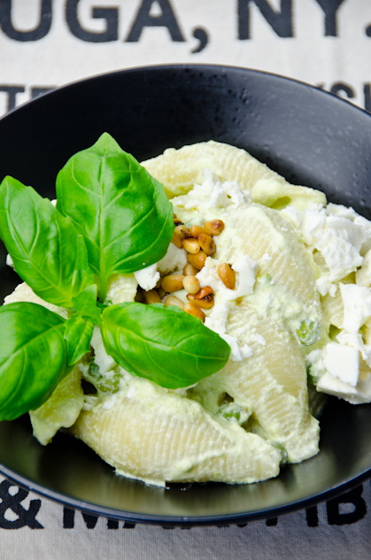 Conchiglie with yogurt and peas