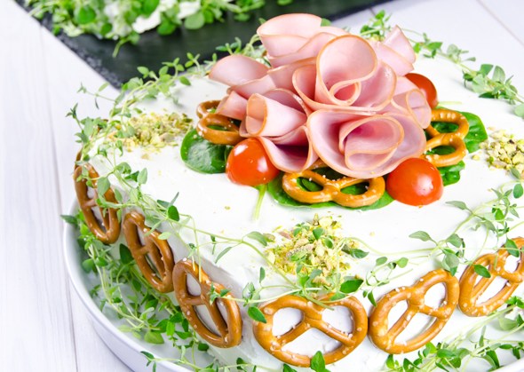 Kinkkuvoileipäkakku