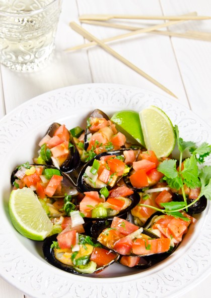 Mussels with pico de gallo