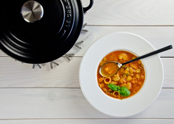 Tomato soup with vegetables and pasta