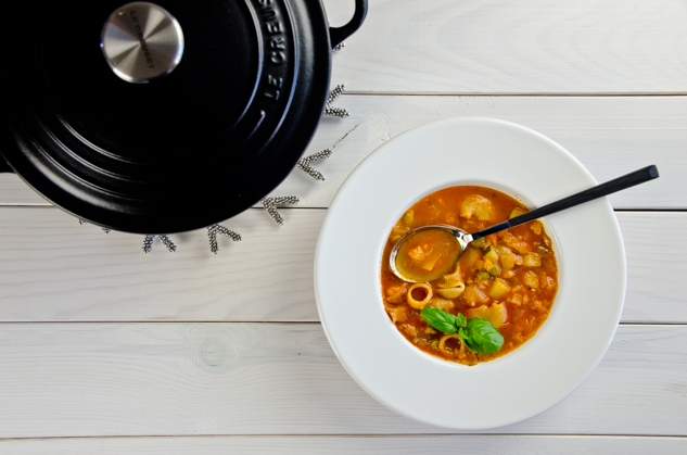 Tomato soup with vegetables and pasta